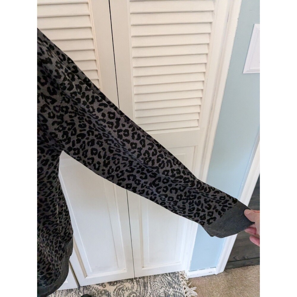 Splendid Sweater Women's Size XL Gray Black Leopard Print Crew Pullover Comfy - Picture 5 of 12